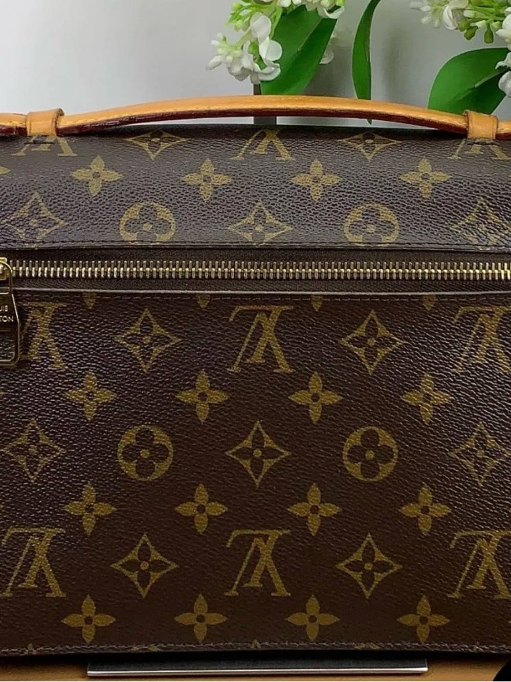 Authentic Louis Vuitton Pochette Métis in Classic Monogram Canvas DR4186 - Picture 3 of 16